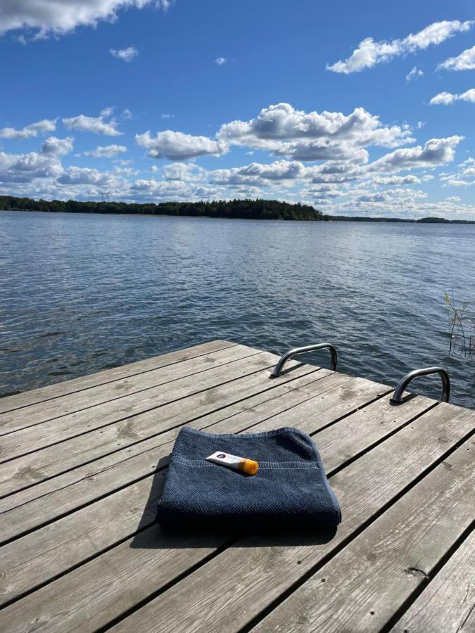 Relaxing Lake Oasis With Jacuzzi - Amazing View & Private Pier Stockholm Buitenkant foto