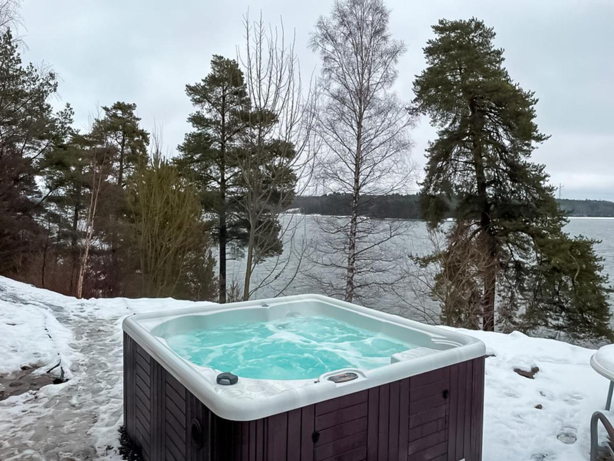 Relaxing Lake Oasis With Jacuzzi - Amazing View & Private Pier Stockholm Buitenkant foto