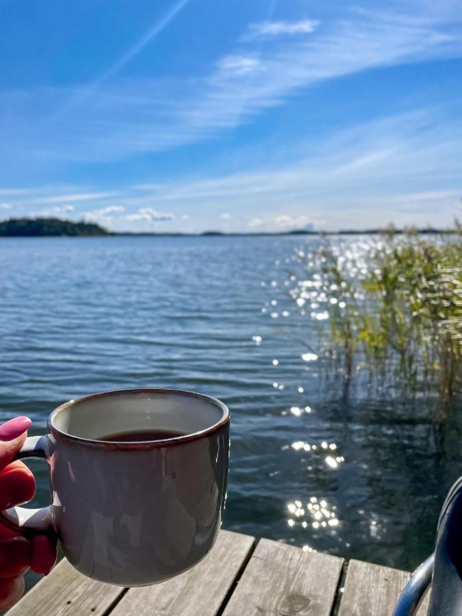 Relaxing Lake Oasis With Jacuzzi - Amazing View & Private Pier Stockholm Buitenkant foto
