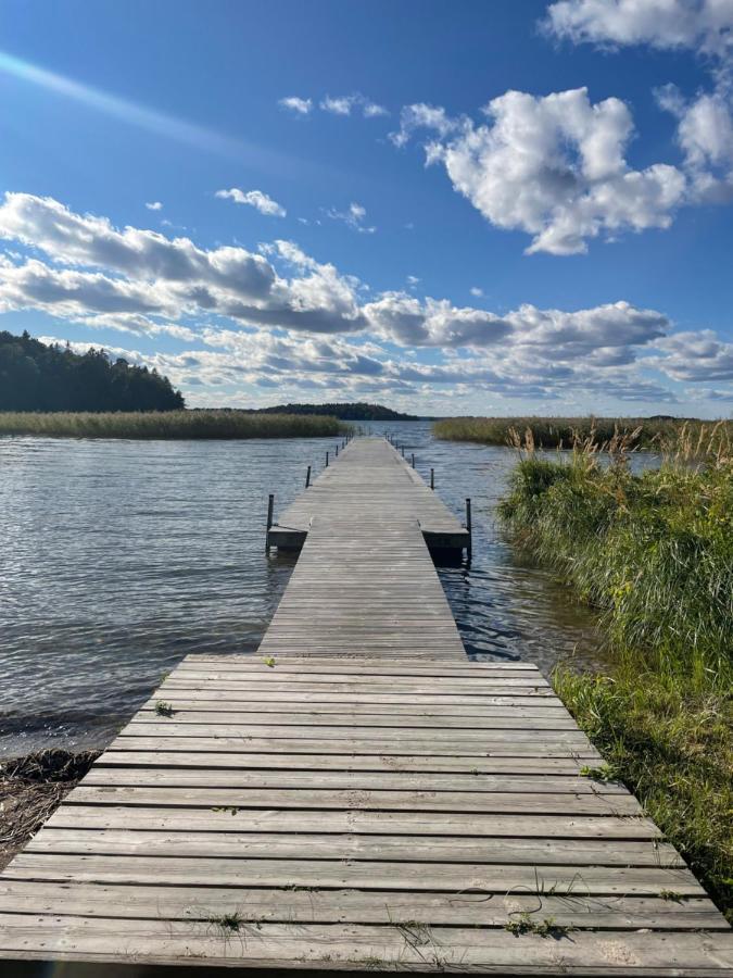 Relaxing Lake Oasis With Jacuzzi - Amazing View & Private Pier Stockholm Buitenkant foto
