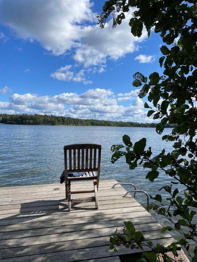 Relaxing Lake Oasis With Jacuzzi - Amazing View & Private Pier Stockholm Buitenkant foto