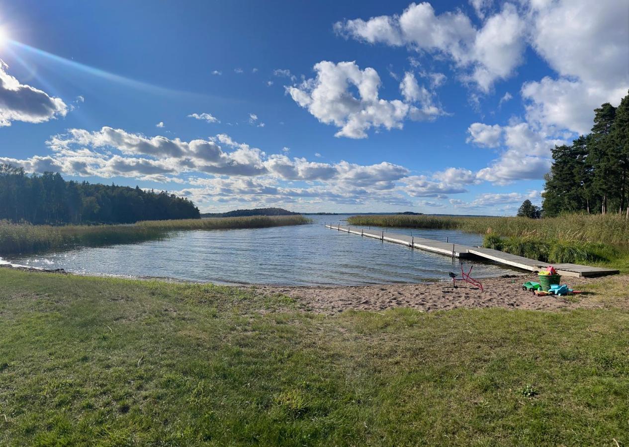 Relaxing Lake Oasis With Jacuzzi - Amazing View & Private Pier Stockholm Buitenkant foto