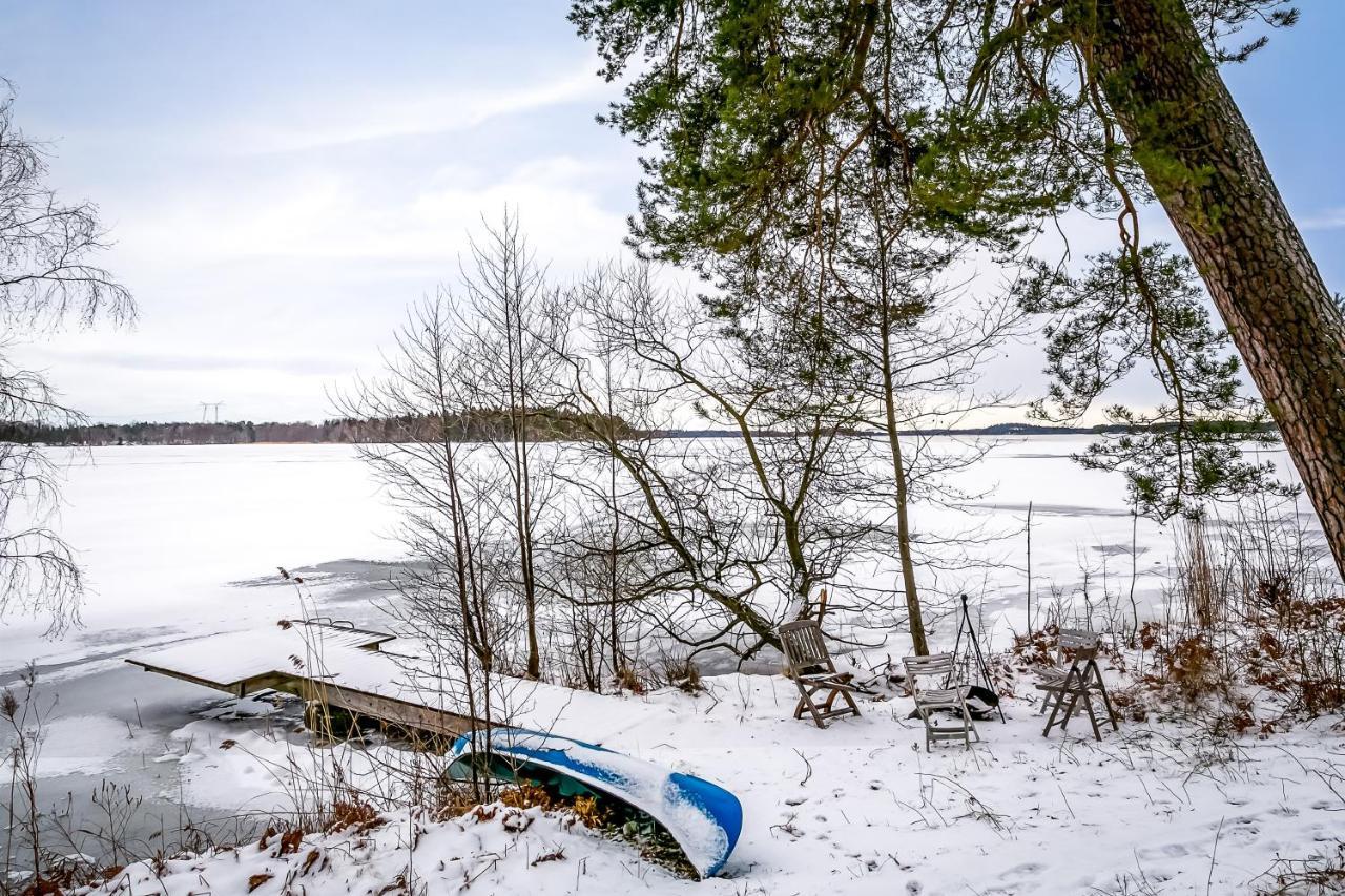 Relaxing Lake Oasis With Jacuzzi - Amazing View & Private Pier Stockholm Buitenkant foto