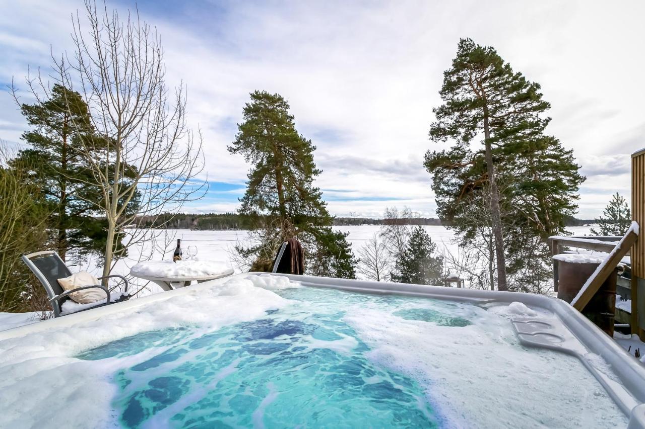 Relaxing Lake Oasis With Jacuzzi - Amazing View & Private Pier Stockholm Buitenkant foto