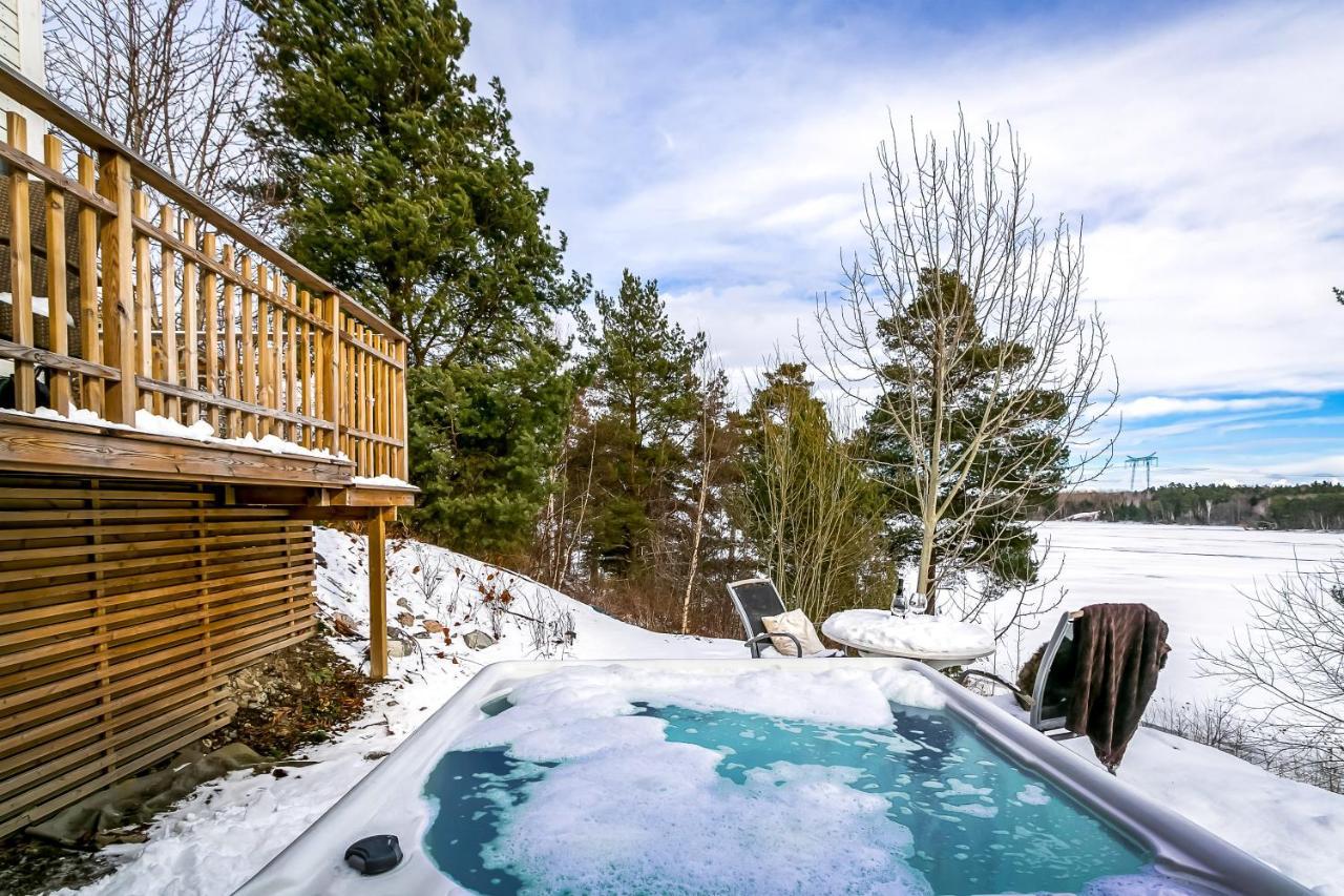 Relaxing Lake Oasis With Jacuzzi - Amazing View & Private Pier Stockholm Buitenkant foto