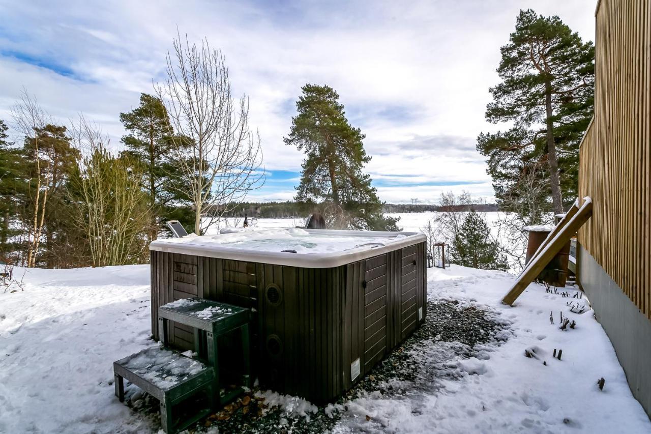 Relaxing Lake Oasis With Jacuzzi - Amazing View & Private Pier Stockholm Buitenkant foto
