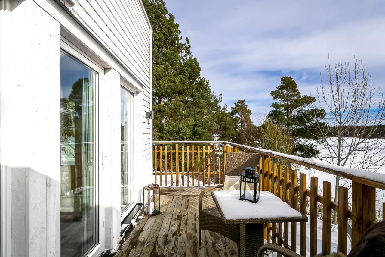 Relaxing Lake Oasis With Jacuzzi - Amazing View & Private Pier Stockholm Buitenkant foto