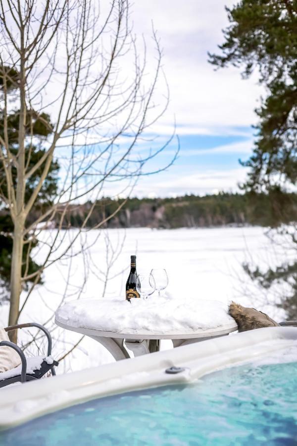 Relaxing Lake Oasis With Jacuzzi - Amazing View & Private Pier Stockholm Buitenkant foto