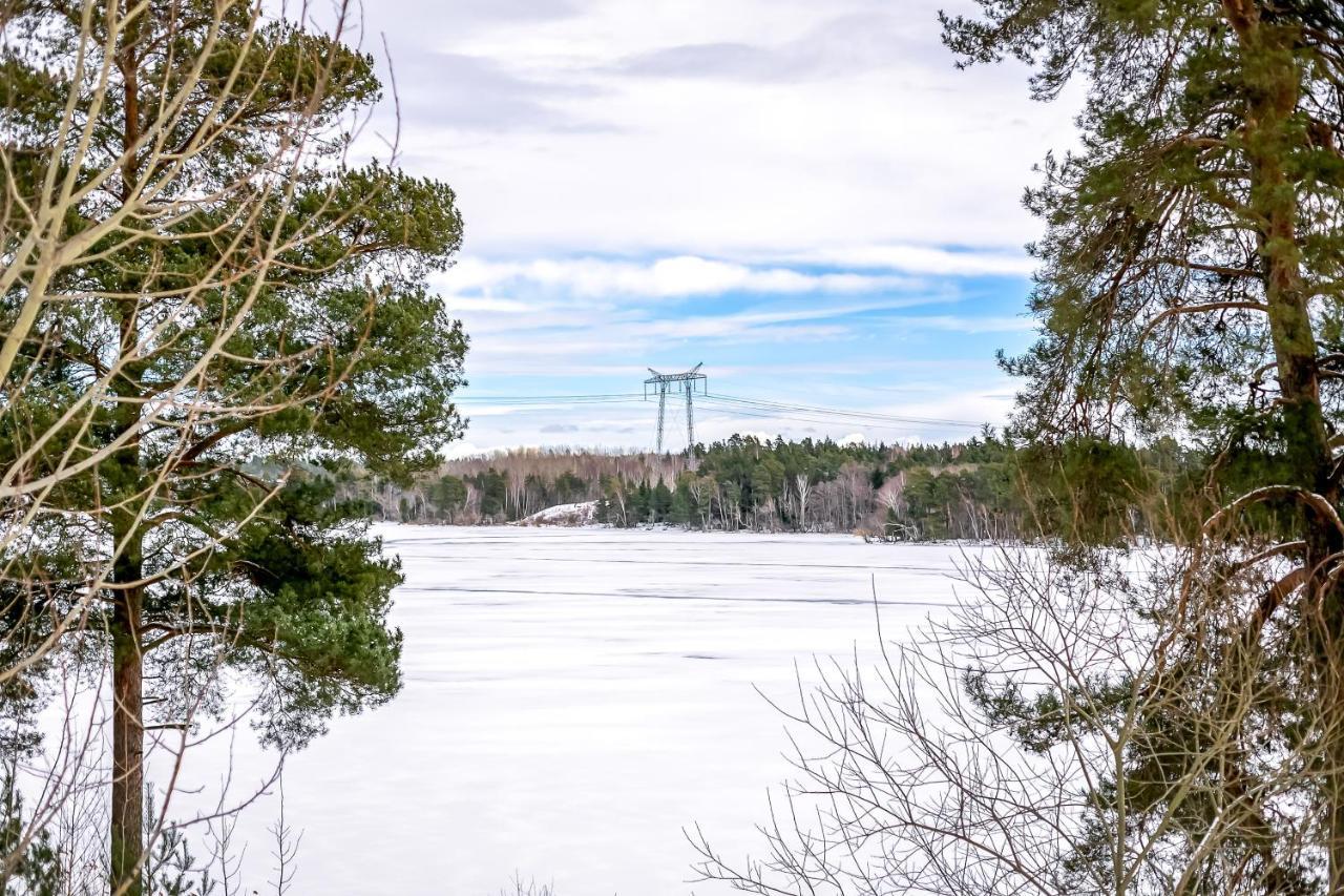 Relaxing Lake Oasis With Jacuzzi - Amazing View & Private Pier Stockholm Buitenkant foto