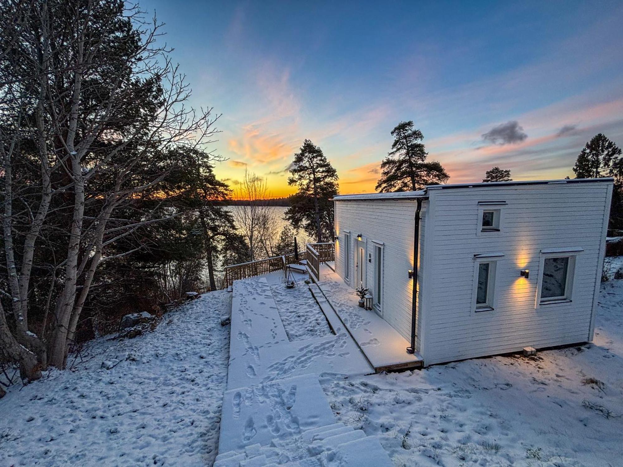 Relaxing Lake Oasis With Jacuzzi - Amazing View & Private Pier Stockholm Buitenkant foto