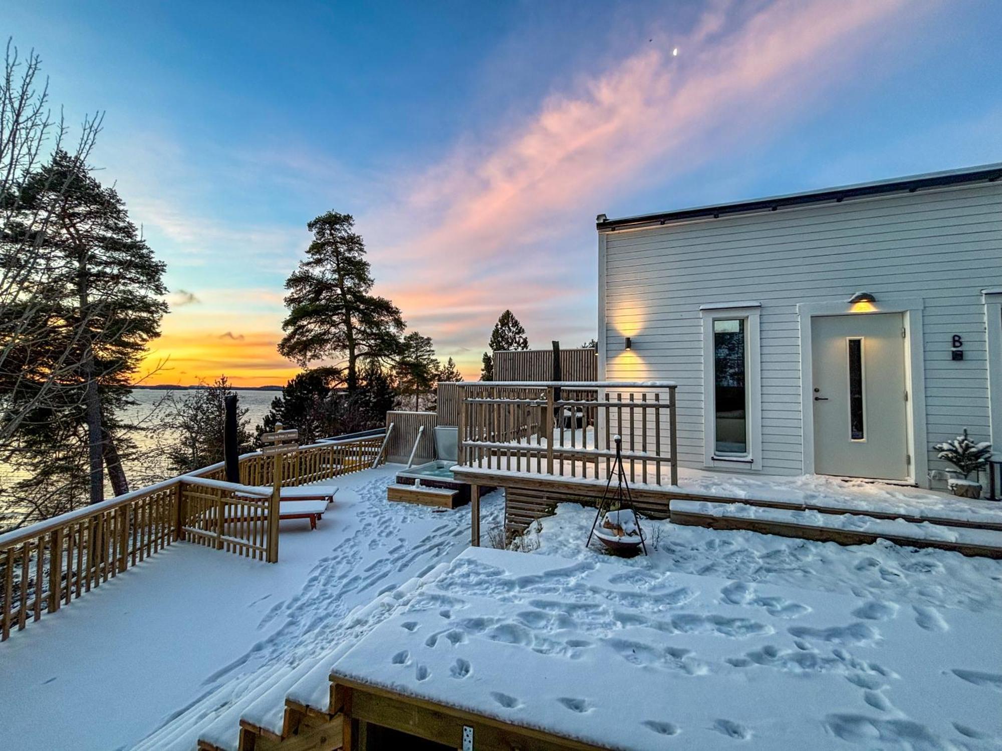 Relaxing Lake Oasis With Jacuzzi - Amazing View & Private Pier Stockholm Buitenkant foto